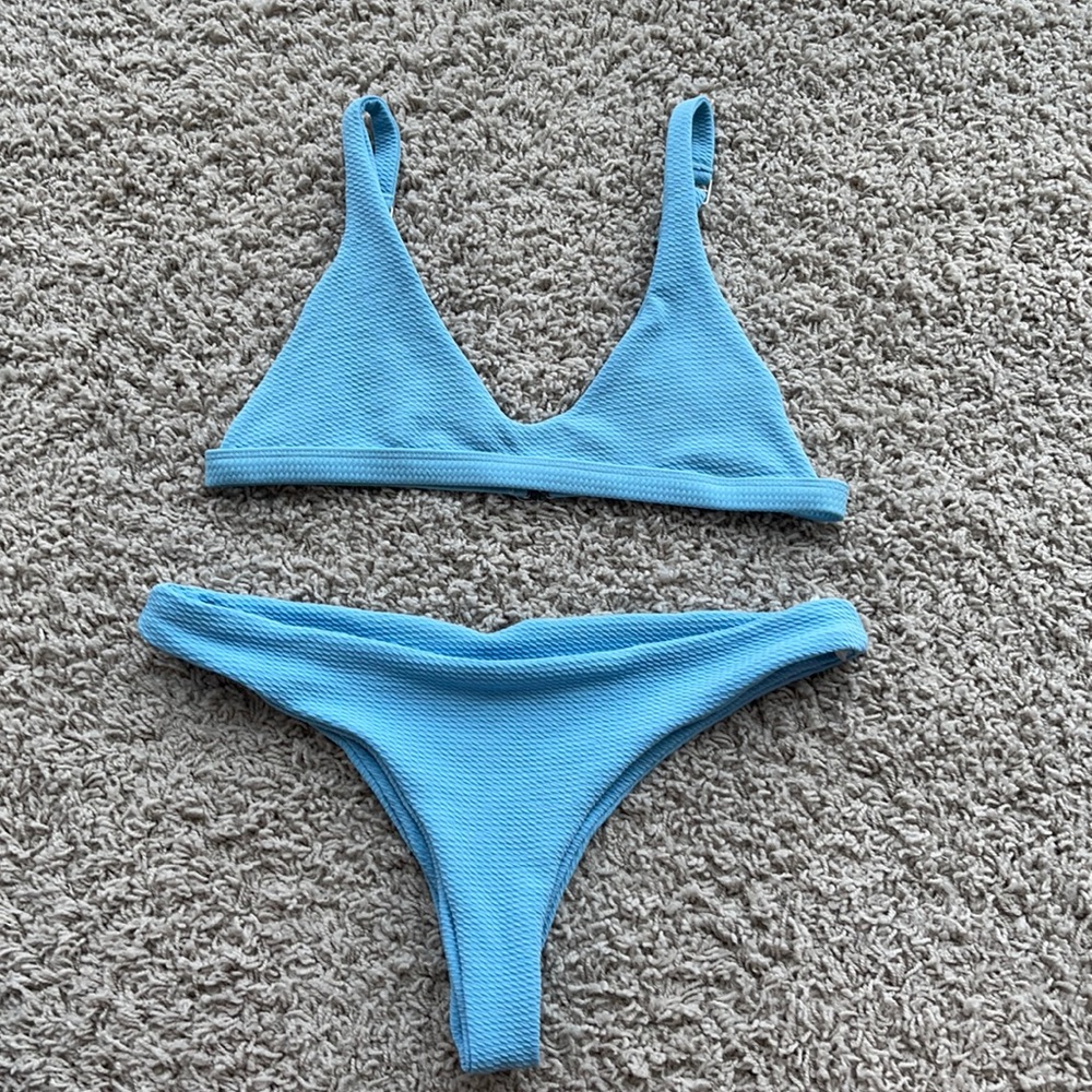 NWOT** Chic bikini set